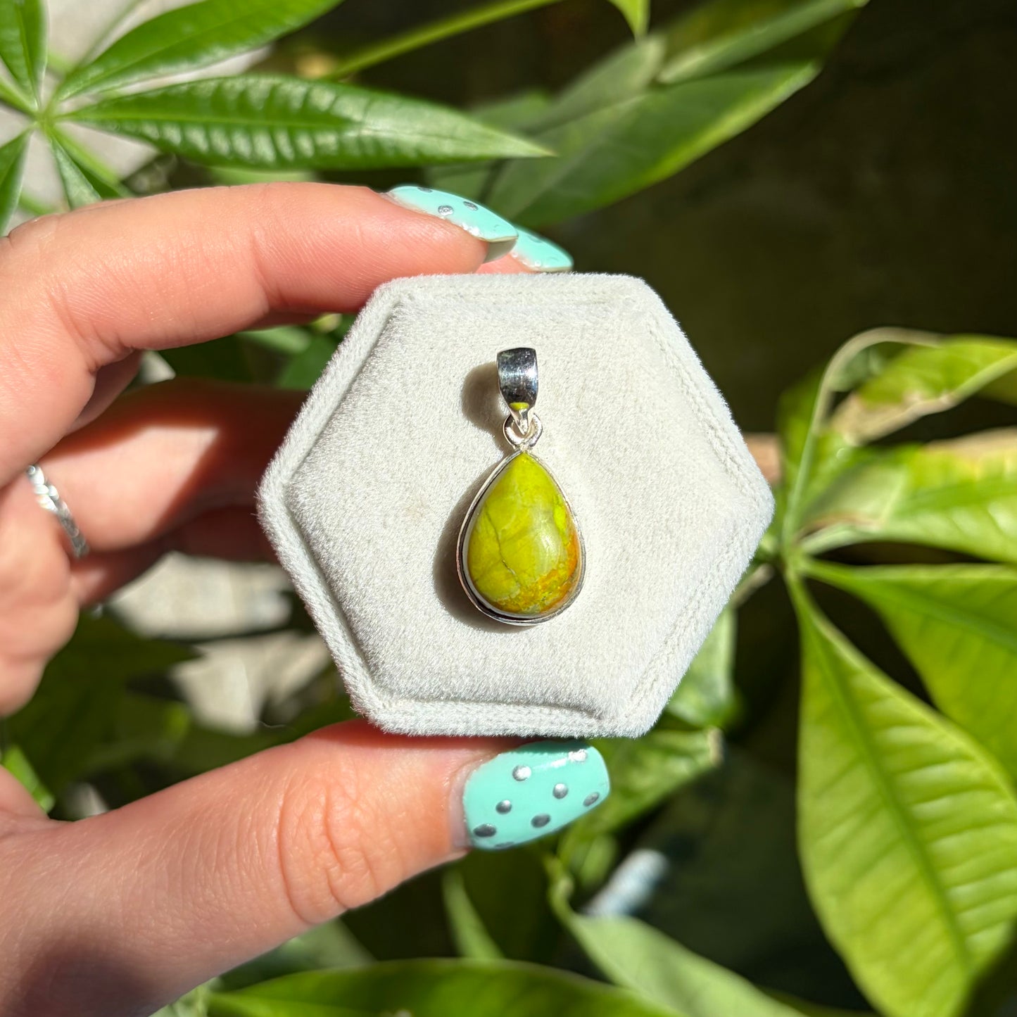 Pendentif gaspéite