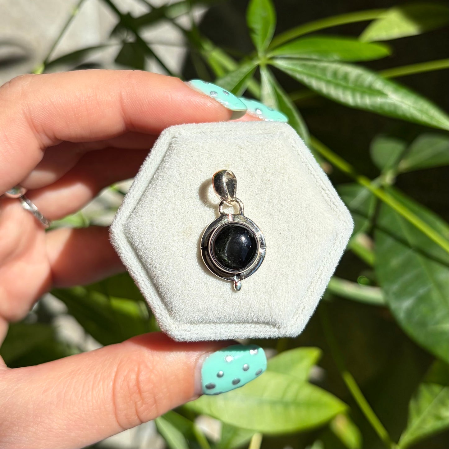 Pendentif black star