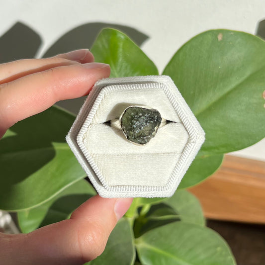 Bague moldavite brute
