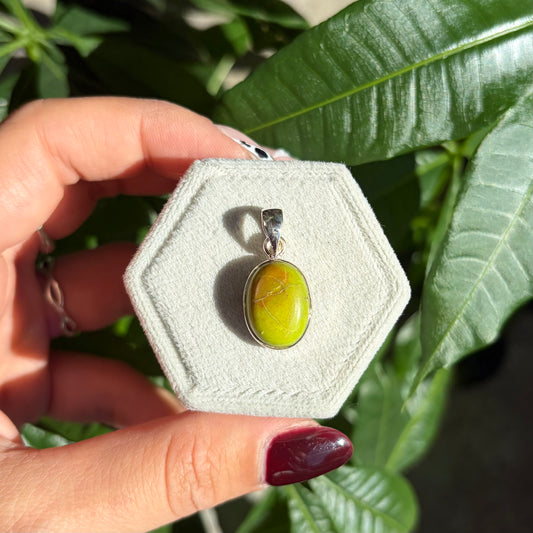 Pendentif gaspéite